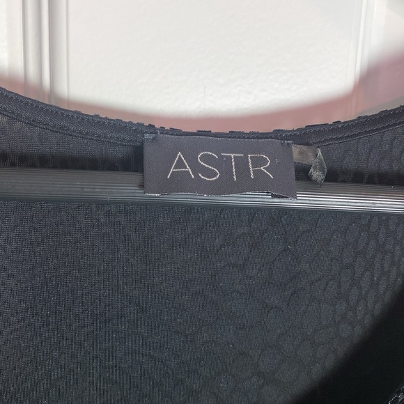 ASTR Fringed Beaded Burnout Velvet Crop Tank Top, flocked snakeskin - Picture 4 of 13